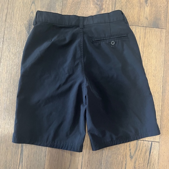 Under Armour Youth Golf Shorts, Black Size 12 - Picture 2 of 2